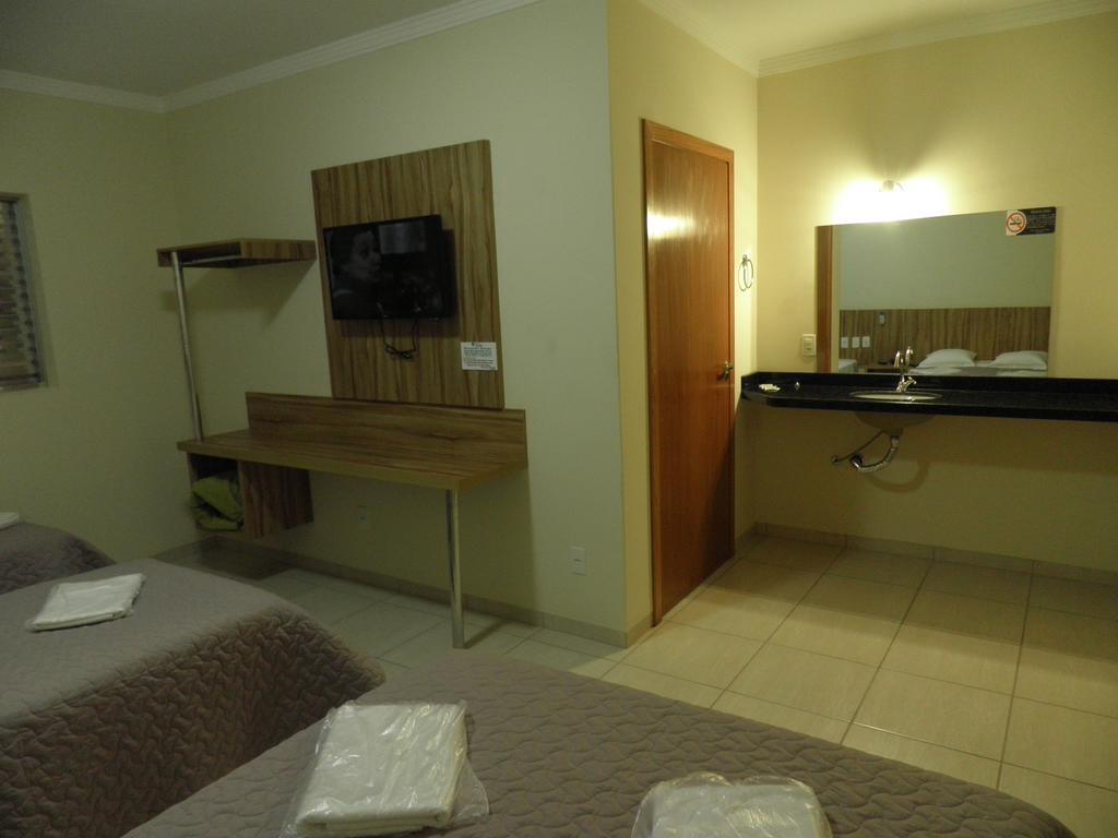 Hotel Talismã Rondonópolis Quarto foto